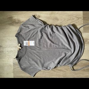 New with tag, ribbed side-tie t-shirt in grey. Size S